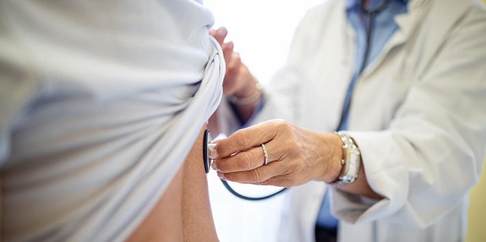 Durch Auskultation Lungenbeteiligung frühzeitig erkennen 